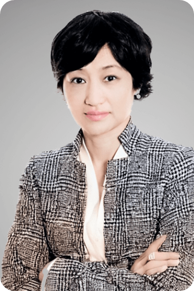 Headshot of Alona Ligay, Group General Counsel at Global University Systems.
